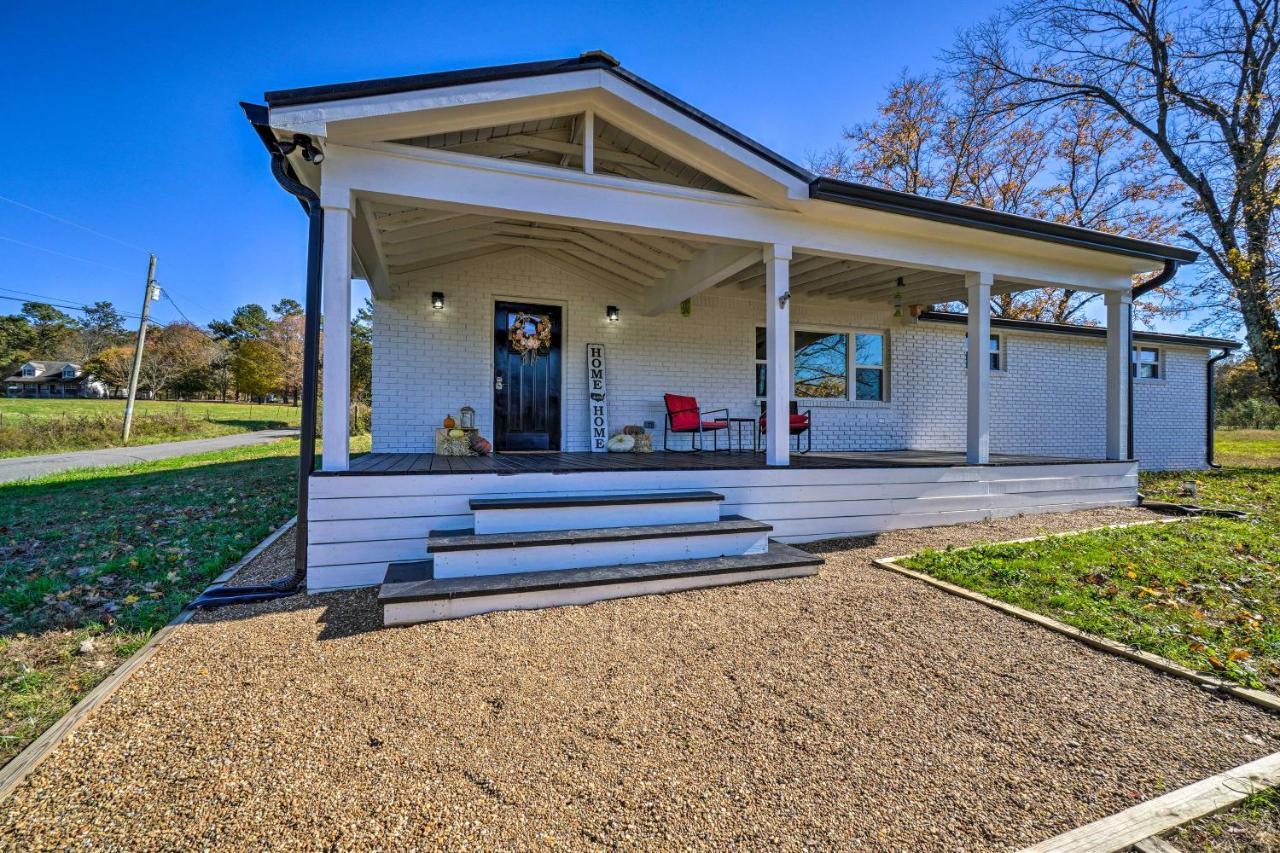 Scenic Home On 20-Acre Farm Families Welcome Cleveland Exterior photo