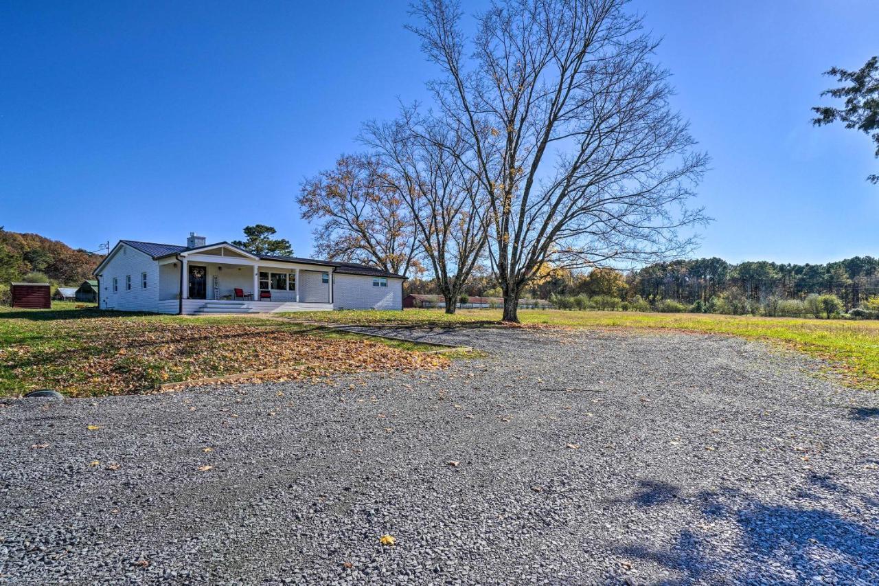 Scenic Home On 20-Acre Farm Families Welcome Cleveland Exterior photo